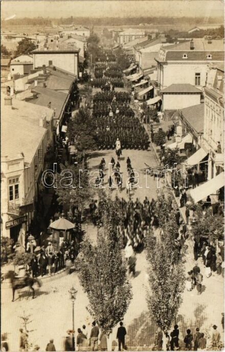 Giurgiu, Gyurgyevó, Gyurgyó; Rumanischer Militar / Romanian military parade on the main street, Cafe Central. photo