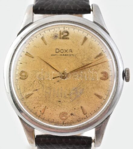 cca 1950 Doxa kézi felhúzós férfi karóra. Működő szerkezettel, karcolt számlappal, bőr szíjjal. d: 36 mm