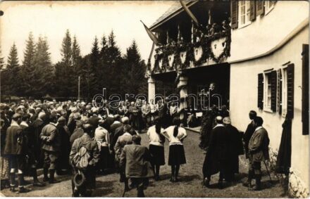 Brassó, Kronstadt, Brasov; ünnepség, cserkészek csoportja / ceremony, group of boy scouts. Atelier Gust photo (fl)