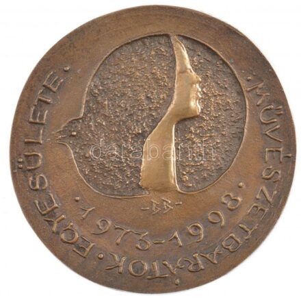 Búza Barna (1910-2010) 1998. 'Budapesti Művészetbarátok Egyesülete 1973-1998' egyoldalas, öntött bronz emlékérem (84mm) T:1-