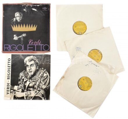 1966 Verdi: Rigoletto díszelőadásra kiadott lemez és műsorfüzet szövegkönyve, benne az énekesek aláírásával, László Margit, Nádas Tibor, Lévai, Kishegyi Árpád, kissé foltos