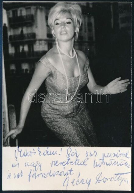 Géczy Dorottya színésznő dedikált fotója 6x9 cm