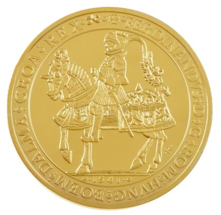DN 'Magyarok Kincstára - I. Ferdinánd emlékérme, 1 1/2 tallér' aranyozott rézötvözet utánveret kapszulában, tanúsítvánnyal (46mm) T:PP