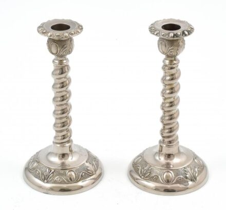 Fém gyertyatartó pár, 'Made in England' jelzéssel, m: 14 cm