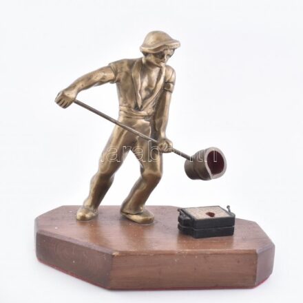 Jelzés nélkül: Vasöntő, bronz, fatalapzaton, m: 20 cm