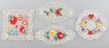 Vert csipke terítők 4db, matyó motívummal hímezve. h: 30 cm között