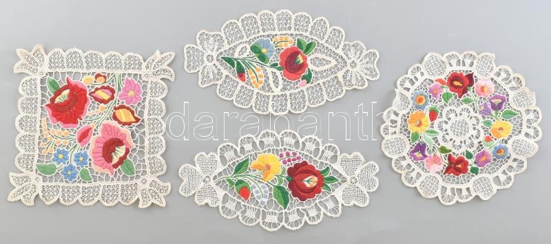 Vert csipke terítők 4db, matyó motívummal hímezve. h: 30 cm között