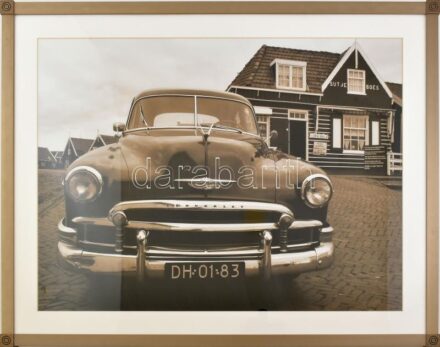 Chevrolet Oldtimer autó, nagyméretű, modern nagyítású fotó, dekoratív, üvegezett fém keretben, hátoldalán jelzett (Photo by Desiderio, Volendam), külső méret: 82,5x65 cm