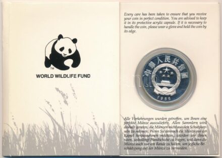 Kína 1986. 5Y Ag 'A Világ Vadvédelmi Alap (WWF) 25. évfordulója - Óriáspanda' emlék kiadás kapszulában, karton dísztokon, angol nyelvű tanúsítvánnyal és német nyelvű ismertetővel T:PP kis patina China 1986. 5 Yuan Ag '25th