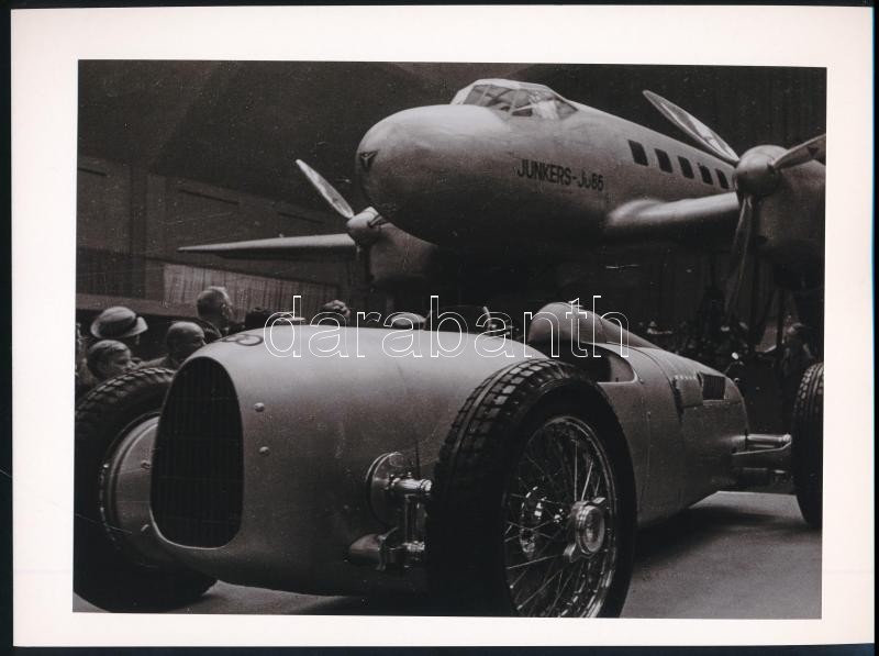 cca 1935 Automobil és repülőgép, 1 db mai nagyítás, 17,8x24 cm
