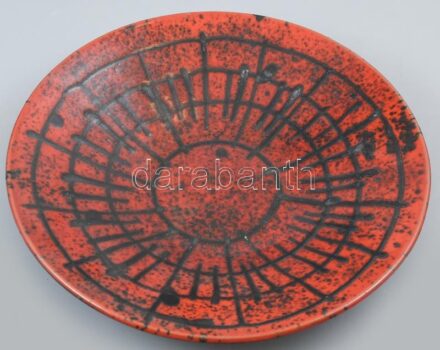 Színes mázakkal festett retró kerámia tányér, kopásnyomokkal, jelzés nélkül, d: 29 cm