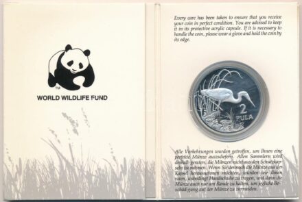 Botswana 1986. 2p Ag 'A Világ Vadvédelmi Alap (WWF) 25. évfordulója - Zambézi kócsag' emlék kiadás kapszulában, karton dísztokon, angol nyelvű tanúsítvánnyal és német nyelvű ismertetővel T:PP Botswana 1986. 2 Pula Ag '25th