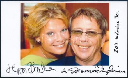 Zorán és Hegyi Barbara aláírása az őket ábrázoló képen