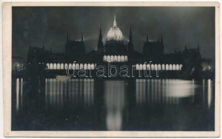 Budapest V. A kivilágított Országház, Parlament (ragasztónyom / glue marks)