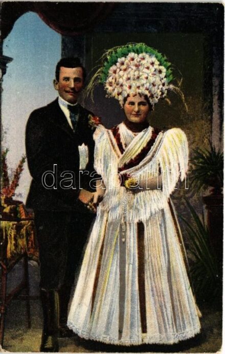 Mezőkövesdi menyecske / Ungarische Volkstracht / Hungarian folklore