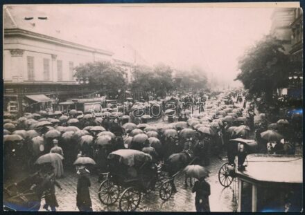 1914 Budapest Heltai Ferenc budapesti főpolgármester temetési menete. Est fotó, hozzátűzött leírással 16x11 cm