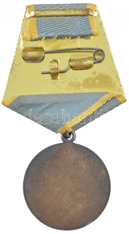 Szovjetunió 1938. 'Katonai érdemekért' fém kitüntetés eredeti mellszalagon T:2 Soviet Union 1938. 'For battle merit' metal medallion with original ribbon C:XF - Image 2