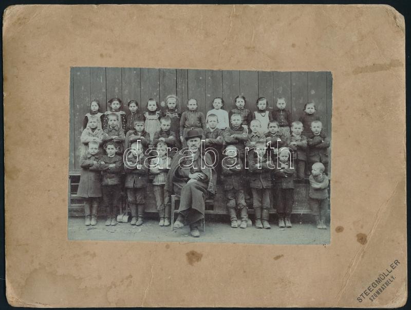 cca 1910-1930 Általános iskolai tablóképek, 3 db kartonra kasírozott fotó, közte két jelzett (Steegmüller Szombathely, Vizi József Budapest), vegyes állapotban, 13,5x9 cm és 16x12 cm között - Image 2