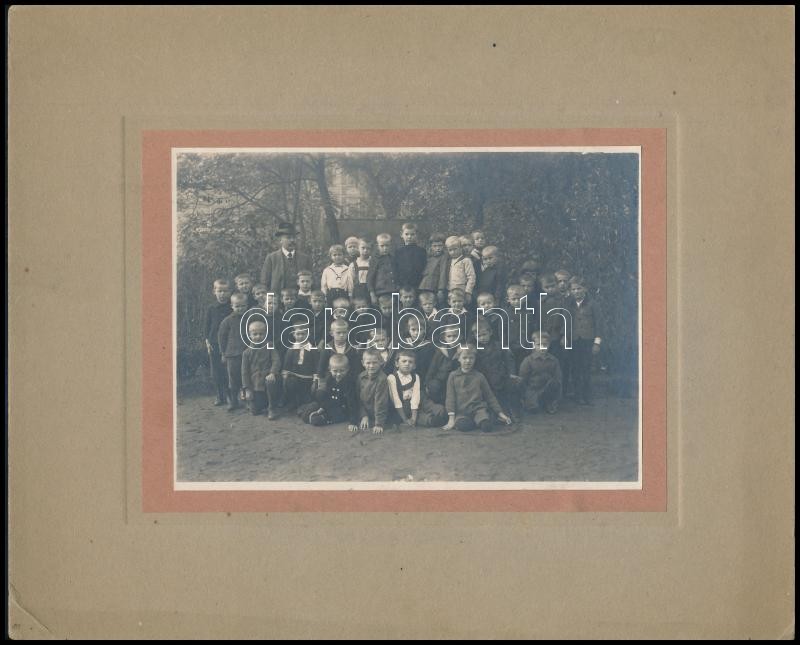 cca 1910-1930 Általános iskolai tablóképek, 3 db kartonra kasírozott fotó, közte két jelzett (Steegmüller Szombathely, Vizi József Budapest), vegyes állapotban, 13,5x9 cm és 16x12 cm között - Image 3