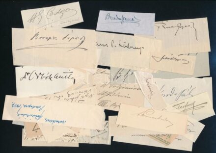 cca 1900-1940 Autogramm gyűjtemény, összesen 36 dd magyar és külföldi író újságíró aláírása kivágásokon? Berczik Árpád, Berda Jenő, AldoFeveri Boneti, Roy Hopkins, Wlassics Tibor, Diosy Béla, Drasche Lázár Alfréd és még