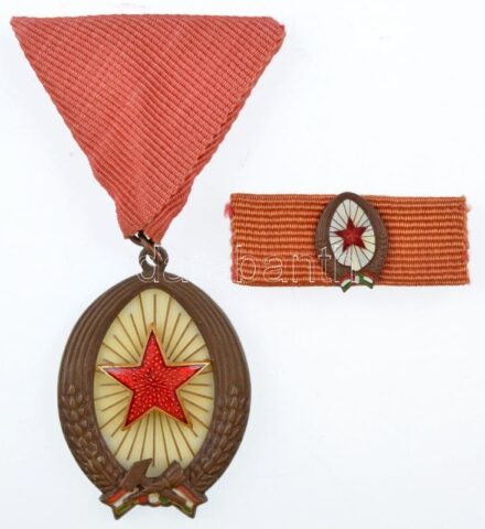 1964. 'A Munka Érdemrend' bronz fokozata, zománcozott bronz kitüntetés mellszalagon, miniatűrrel és szalagsávval, tokban T:1-