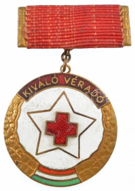 ~1970-1980. 'Kiváló Véradó' zománcozott Br kitüntetés T:2 zománchiba