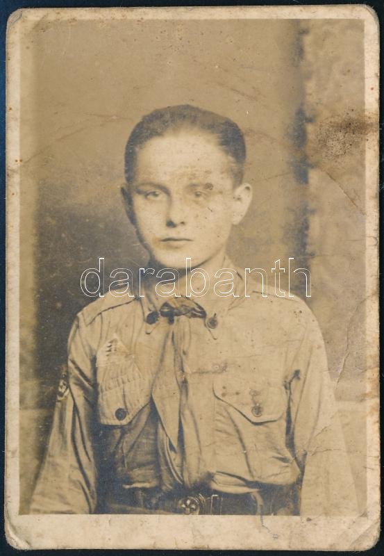 cca 1930 Kis cserkész, fotó, felületi sérülésekkel, 8,3×5,7 cm