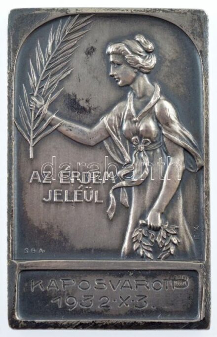 1932. 'Az érdem jeléül - Kaposvárott, 1932 / Pécsi és Kaposvári Nemzeti Kaszinók Közti Bridge verseny' egyoldalas jelzett Ag emlékplakett, SGA gyártói jellel, gravírozva. Szign.:Exner Károly. Eredeti tokban (21,93g/44x27mm) T:2