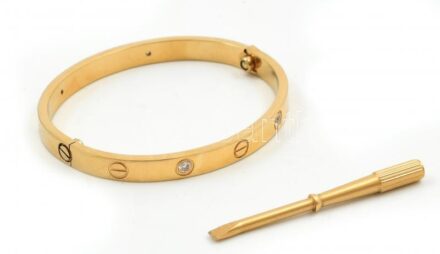 Cartier replika karkötő, jó állapotban, 5,5×5 cm