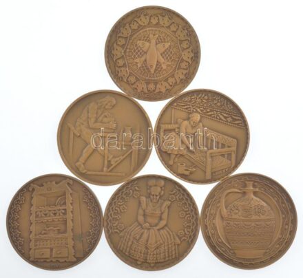 Csúcs Viktória (1934-) DN 'Kiskunhalas - Csipkeház' bronz emlékérem (60mm) + Csúcs Viktória (1934-) DN 'Mezőkövesd' bronz emlékérem (60mm) + Csúcs Viktória (1934-1993) DN 'Hódmezővásárhely Tanácsháza' bronz emlékérem (60mm) +