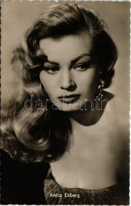 Anita Ekberg (EK)