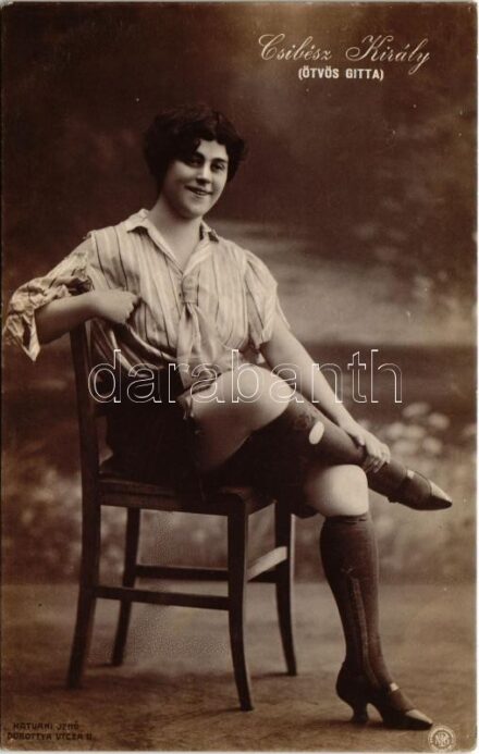 Csibész Király (Ötvös Gitta) Hatvani Jenő felvétele (lyukak / pinholes)