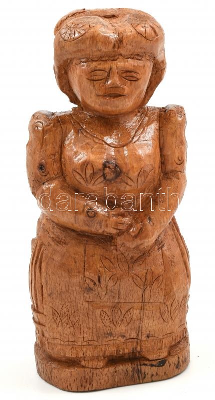 Matyó nő, faragott fa, alján olvashatatlan jelzéssel, m: 19,5 cm