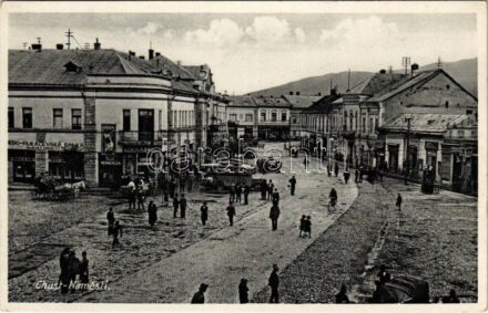 Huszt, Chust, Khust; Fő tér, busz, Beregi-Munkácsi Bank, Weinberger zsidó kóser üzlete. Jozef Belza kiadása / Námestí / main square, autobus, bank, Jewish Kosher shop