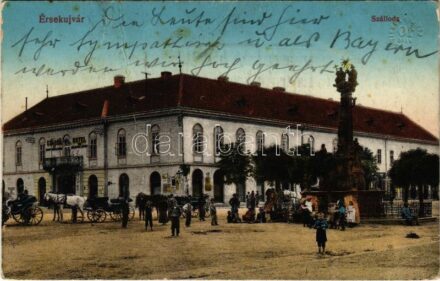 Érsekújvár, Nové Zámky; Szálloda, Szentháromság szobor, Arany oroszlán szálloda. Vasúti levelezőlapárusítás 20. 1915. / hotel, Trinity statue, hotel (fl)