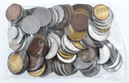 Olaszország vegyes érmetétel mintegy ~800g súlyban, közte forgalmi emlékpénzek + 1867M 2c Br 'II. Viktor Emánuel' T:vegyes Italy mixed coin lot, within circulating commemorative coins + 1867M 2 Centesimi Br 'Vittorio Emanuele II' (~800g)