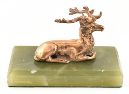 Achát levélnehezk, szarvas figurával, bronzírozott fém. 16 cm
