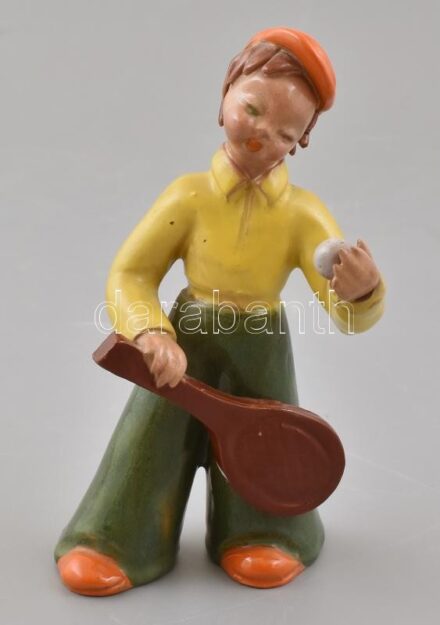 H. Ráhmer Mária (1911-1998): Teniszező fiú. Festett mázas kerámia, jelzett, kis kopásnyomokkal, lepattanással, m: 17 cm