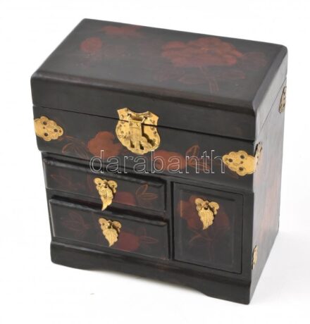 Ékszerládikó, virágmotívumokkal festett, lakkozott, három fiókkal, fém veretekkel apró kopásnyomokkal, egyik veret sérült, 20x11x19 cm