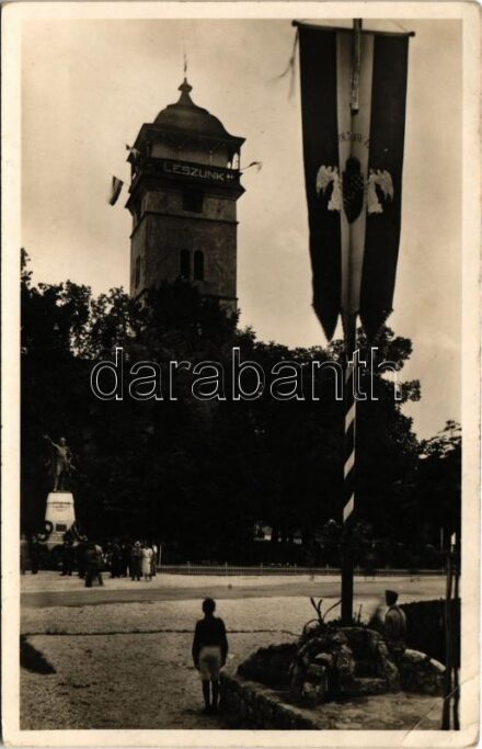 1943 Rozsnyó, Roznava; Rákóczi őrtorony magyar zászlókkal és 'Magyarok leszünk' felirattal, Országzászló, leventék, megkoszorúzott Kossuth szobor / watchtower with Hungarian irredenta propaganda, Hungarian flag, monument (EB)