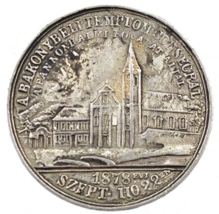 1878. 'A Bakonybéli templom consecral a pannonhalmi főapát által' ezüstözött fém emlékérem (25,5mm) T:2-