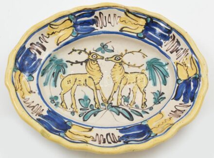 Szarvasos tál. Fajansz XIX. sz. vége. Jelzés nélkül. 31 cm