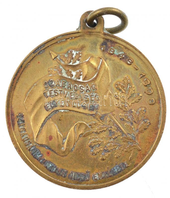 Magyarország 1898. 'Istenért Királyért Hazáért / 1848-1898 Szabadság - Testvériség - Egyenlőség - Szabadságharczunk Dicső Emlékére' Br emlékérem füllel (29,5mm) T:2 korr. - Image 2