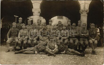 1918 Osztrák-magyar katonák csoportja / WWI Austro-Hungarian K.u.K. military, group of soldiers. photo + 'K.u.K. Infanterieregiment von Hindenburg Nr. 69.' (EK)