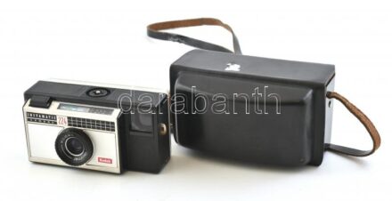Kodak Instamatic 224 fényképezőgép Reomar objektívvel, bőr tokkal.