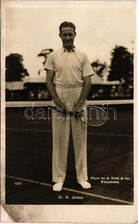 D. N. Jones. Tennis player. Photo by E. Trim & Co. Wimbledon (vágott / cut)