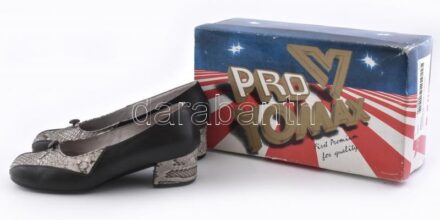 Kígyóbőr-bőr cipő, hordott, 7-es méretben, kartondobozban.
