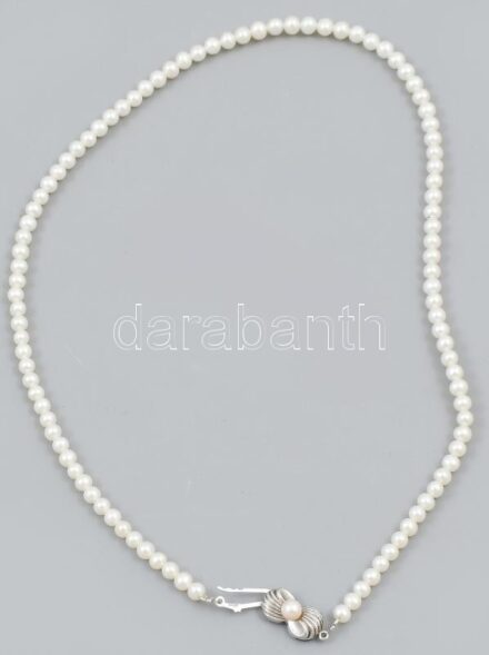 Tenyésztett gyöngy nyaklánc, ezüst (Ag) kapoccsal, jelzett, h: 44 cm