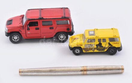 2db Hummer játékautó + Hummer toll, kopott, h: 8-14cm