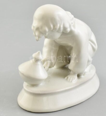Zsolnay búgócsigás lányka. Fehér mázas porcelán, jelzett, kis kopással, 15,5x8x12 cm